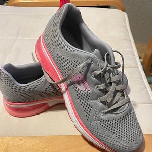 Sketcher 8.5 memory foam sneakers grey and pink, air cushion heals